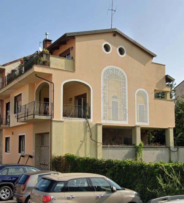 Una Pratica Mansardina Turin Exterior photo